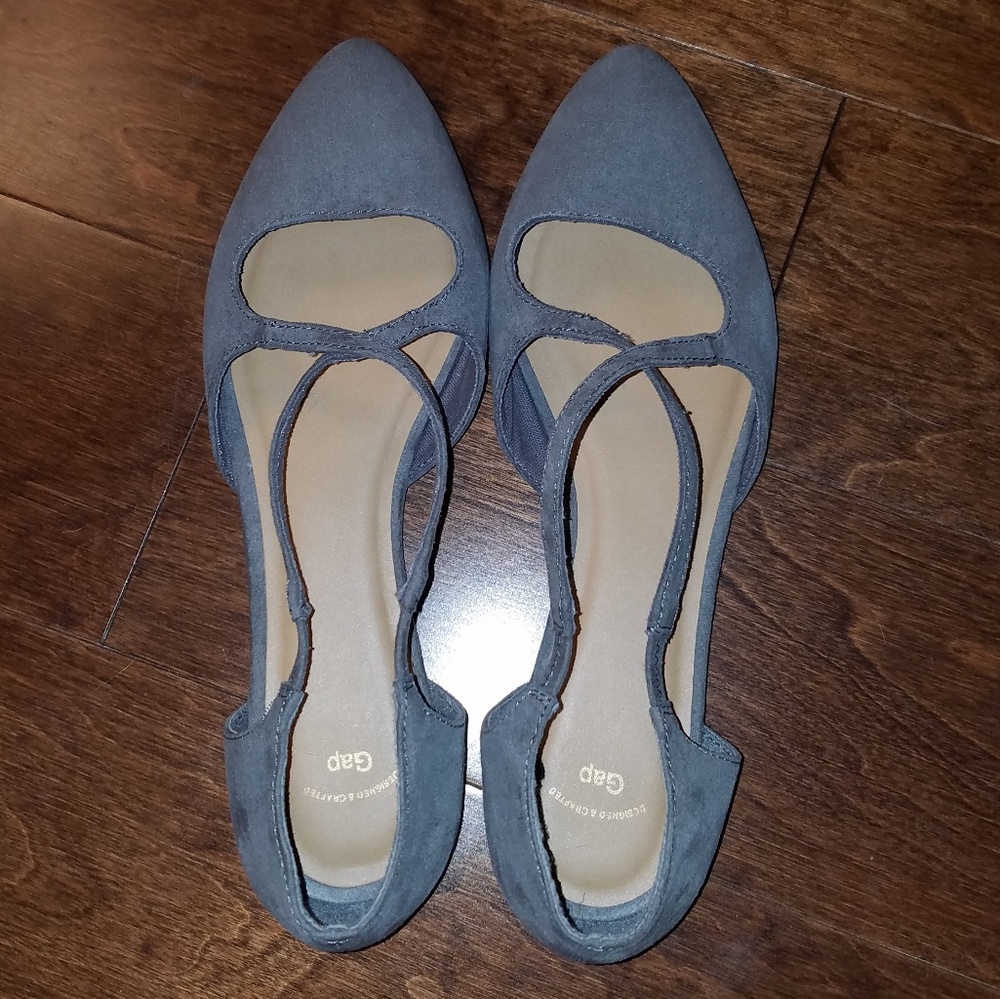 Gap Crisscross Flats
